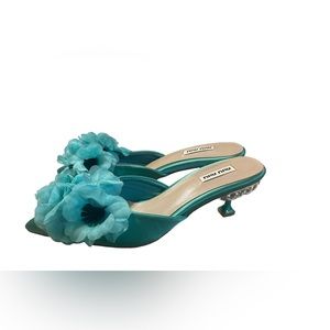 Miu Miu 3D Flower Color aquamarine made in Italy size 39 USA 8 2 inches heels